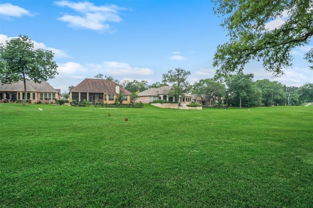 54 Winthrop Harbor S, Montgomery, TX 77356
