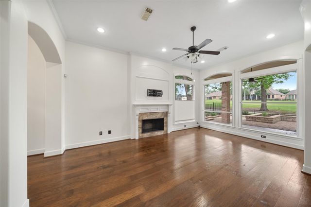 54 Winthrop Harbor S, Montgomery, TX 77356