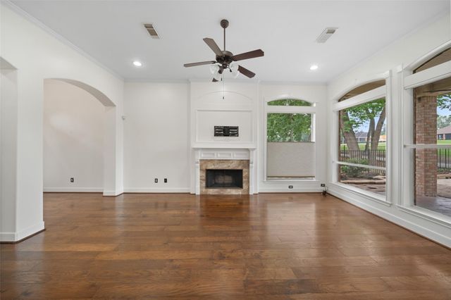 54 Winthrop Harbor S, Montgomery, TX 77356