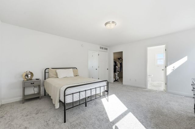 8807 Periwinkle Boulevard, Woodbury, MN 55129