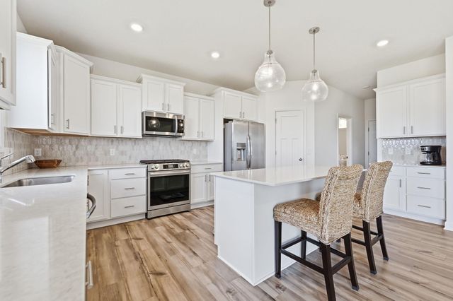 8807 Periwinkle Boulevard, Woodbury, MN 55129