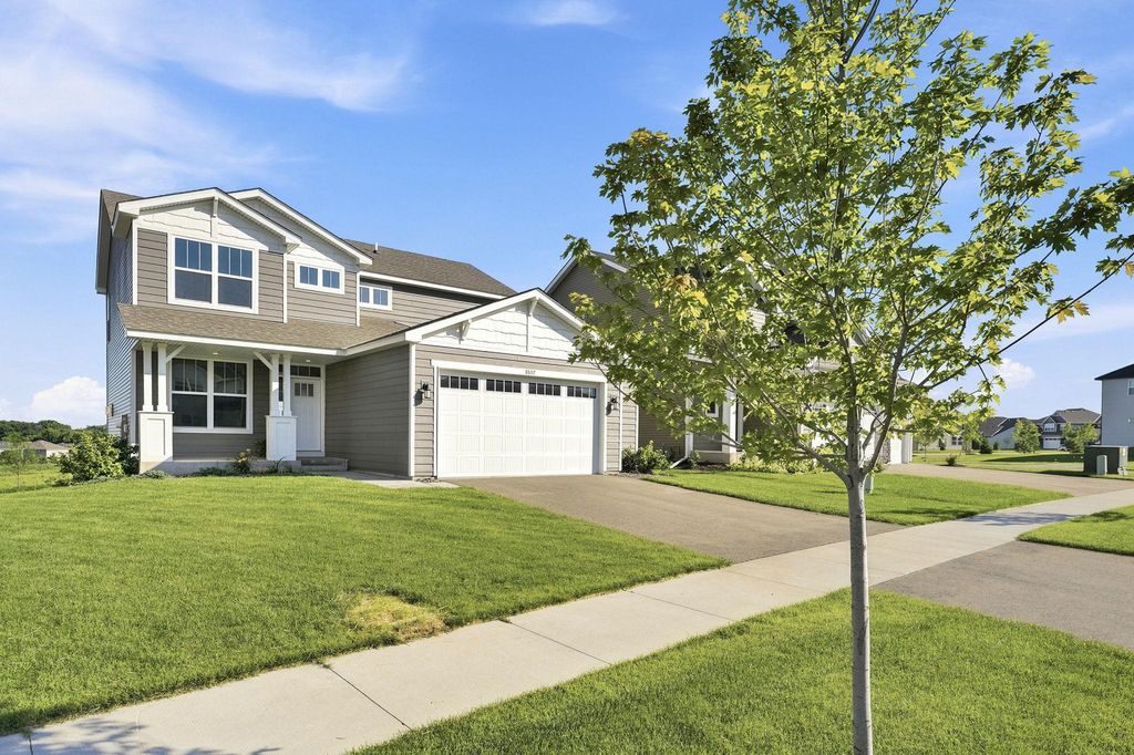 8807 Periwinkle Boulevard, Woodbury, MN 55129