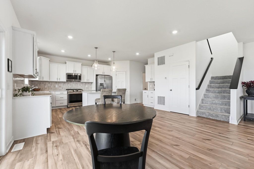8807 Periwinkle Boulevard, Woodbury, MN 55129 — photo 4