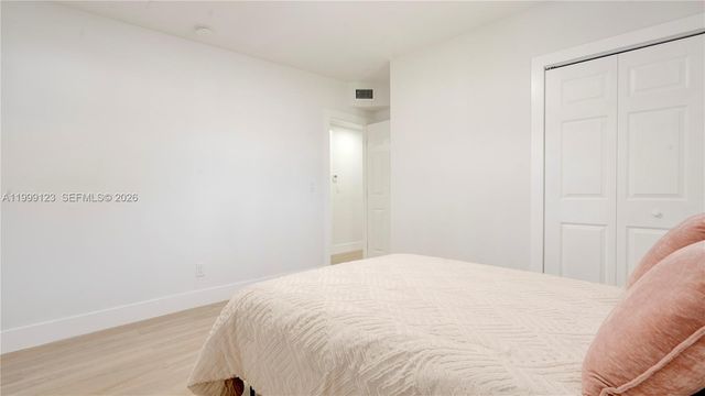 2736 NW 21st Ave, Oakland Park, FL 33311