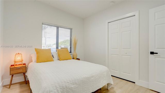 2736 NW 21st Ave, Oakland Park, FL 33311