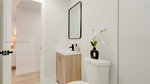 2736 NW 21st Ave, Oakland Park, FL 33311