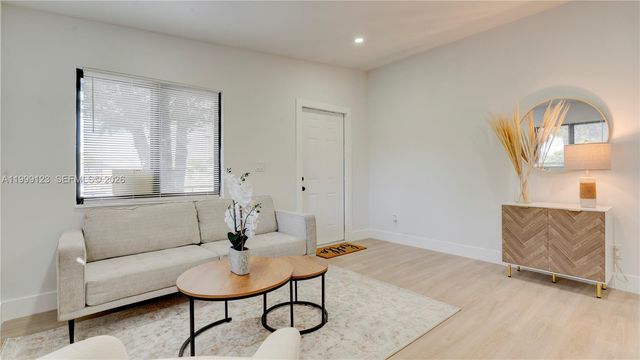 2736 NW 21st Ave, Oakland Park, FL 33311