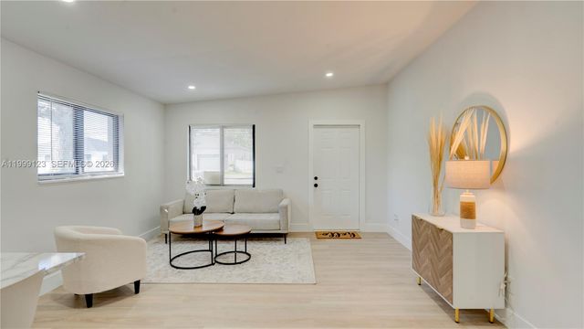 2736 NW 21st Ave, Oakland Park, FL 33311