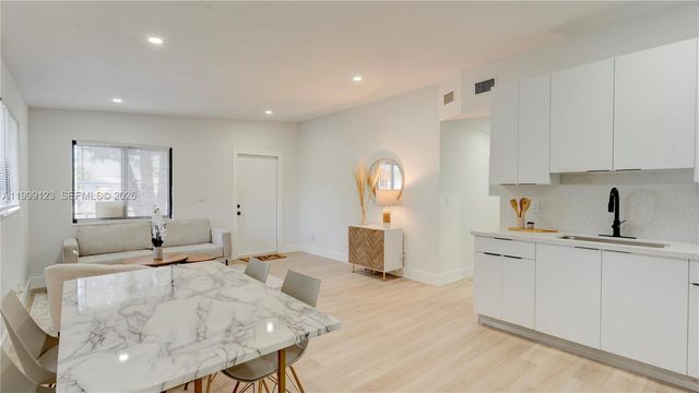 2736 NW 21st Ave, Oakland Park, FL 33311