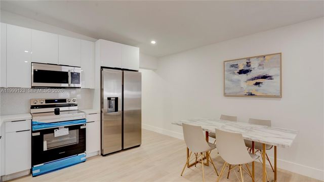 2736 NW 21st Ave, Oakland Park, FL 33311