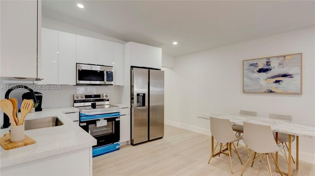 2736 NW 21st Ave, Oakland Park, FL 33311