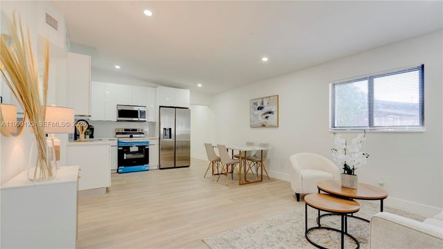 2736 NW 21st Ave, Oakland Park, FL 33311