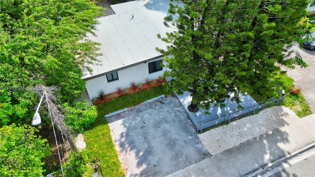 2736 NW 21st Ave, Oakland Park, FL 33311