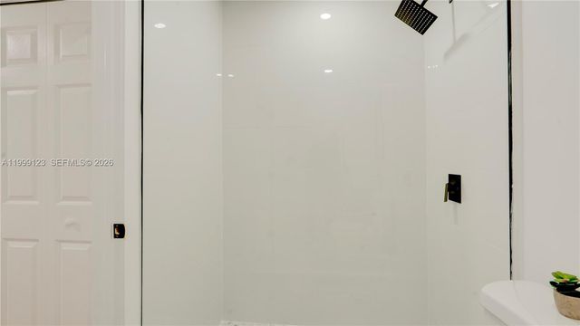 2736 NW 21st Ave, Oakland Park, FL 33311