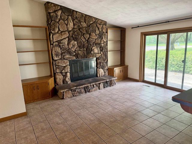 1475 Pineview Drive, Reedsburg, WI 53959