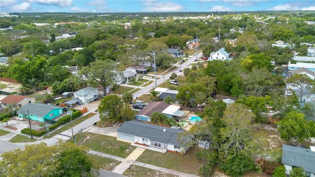 391 N WALTON AVENUE, Tarpon Springs, FL 34689
