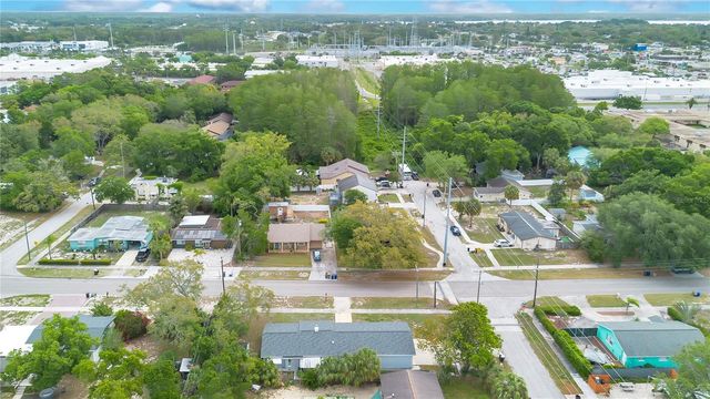 391 N WALTON AVENUE, Tarpon Springs, FL 34689