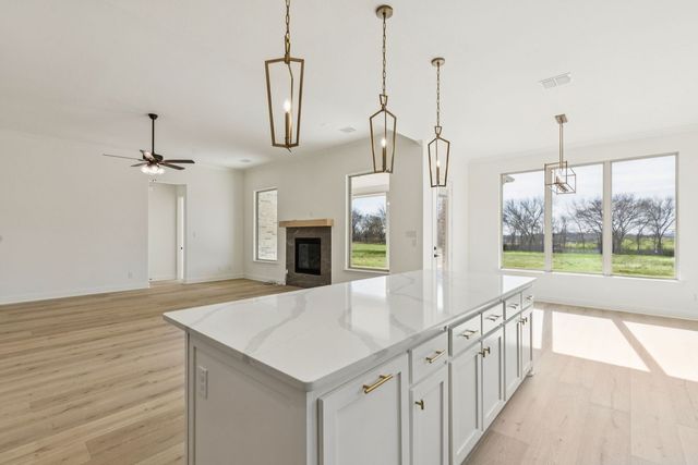 7016 Valley View Drive, Joshua, TX 76058