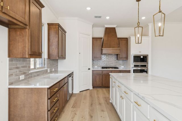 7016 Valley View Drive, Joshua, TX 76058