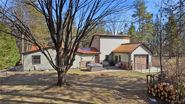 7228 Lower East Hill Road, Boston, NY 14033