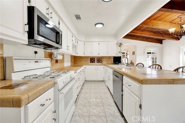 14748 Valerio Street, Van Nuys (los Angeles), CA 91405