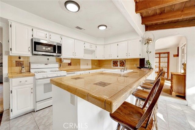 14748 Valerio Street, Van Nuys (los Angeles), CA 91405