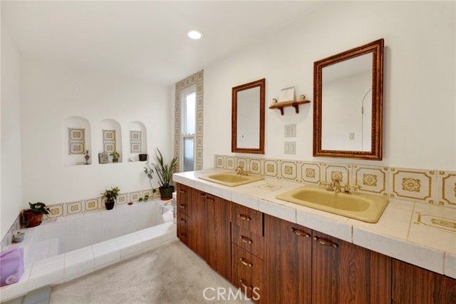 14748 Valerio Street, Van Nuys (los Angeles), CA 91405