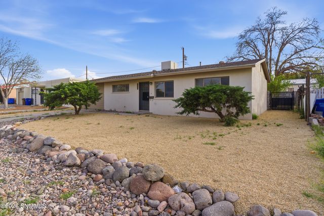 1755 Walden Drive, Las Cruces, NM 88001