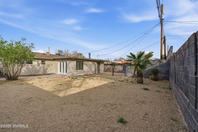 1755 Walden Drive, Las Cruces, NM 88001