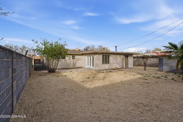 1755 Walden Drive, Las Cruces, NM 88001