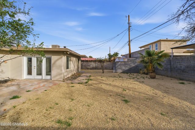 1755 Walden Drive, Las Cruces, NM 88001