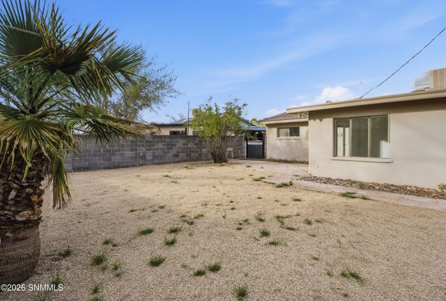 1755 Walden Drive, Las Cruces, NM 88001