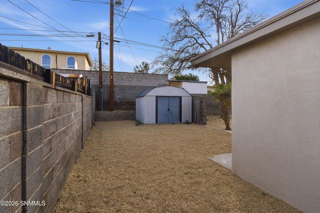 1755 Walden Drive, Las Cruces, NM 88001