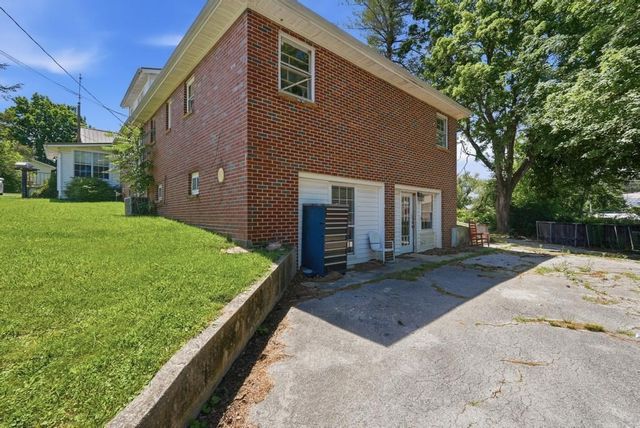 215 E Adams St, Crossville, TN 38555
