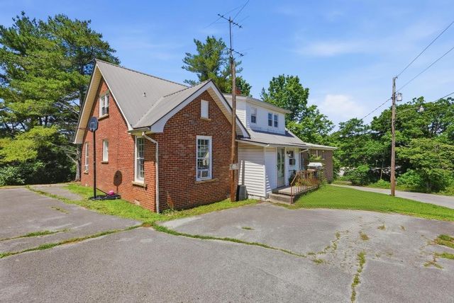 215 E Adams St, Crossville, TN 38555