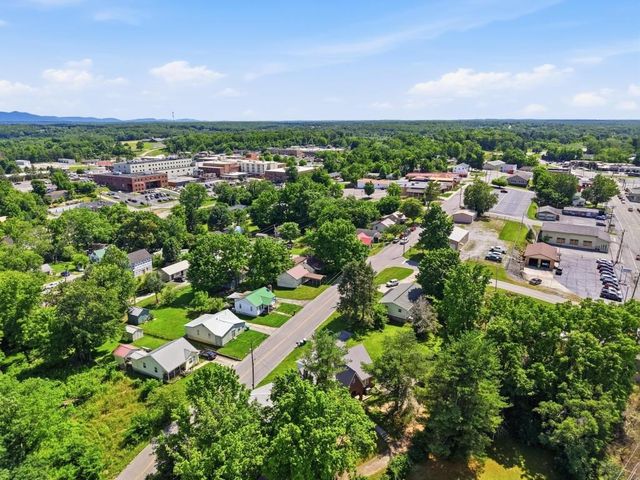 215 E Adams St, Crossville, TN 38555