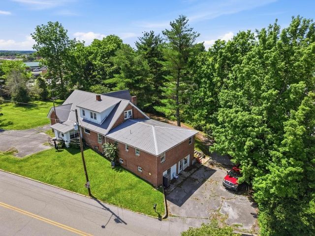 215 E Adams St, Crossville, TN 38555