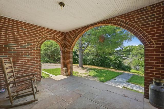 215 E Adams St, Crossville, TN 38555