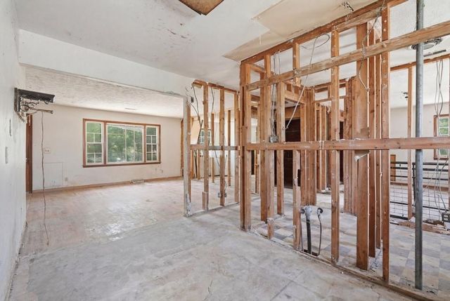 215 E Adams St, Crossville, TN 38555