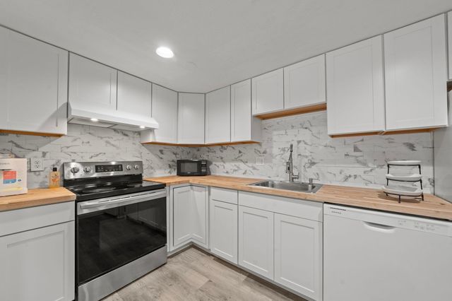 11 Glen Ave 28, Chelmsford, MA 01824