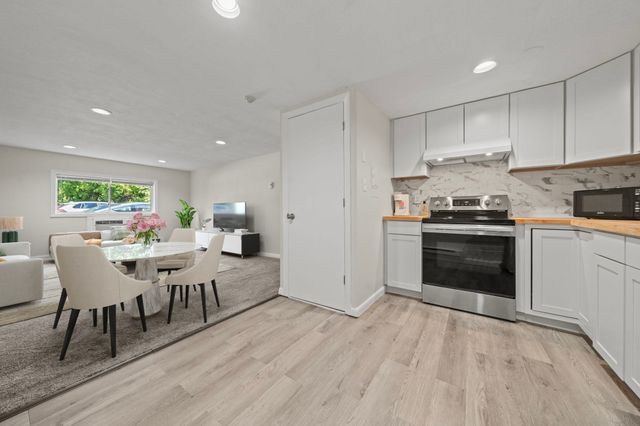 11 Glen Ave 28, Chelmsford, MA 01824