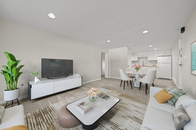 11 Glen Ave 28, Chelmsford, MA 01824