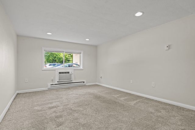 11 Glen Ave 28, Chelmsford, MA 01824