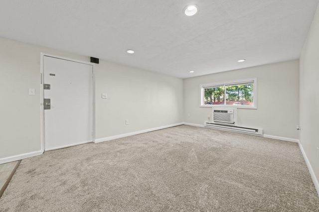 11 Glen Ave 28, Chelmsford, MA 01824