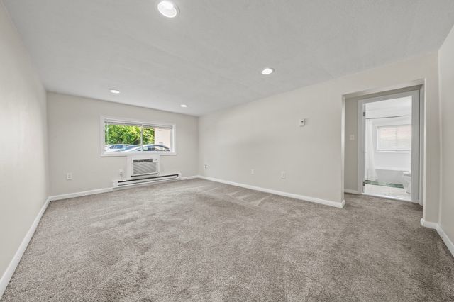 11 Glen Ave 28, Chelmsford, MA 01824