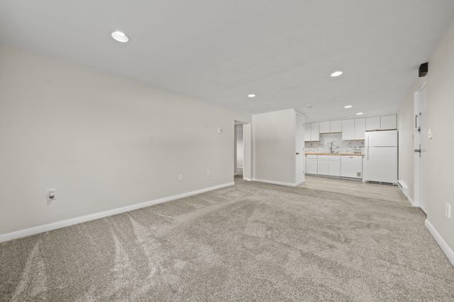 11 Glen Ave 28, Chelmsford, MA 01824