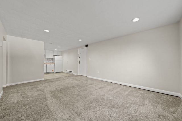 11 Glen Ave 28, Chelmsford, MA 01824