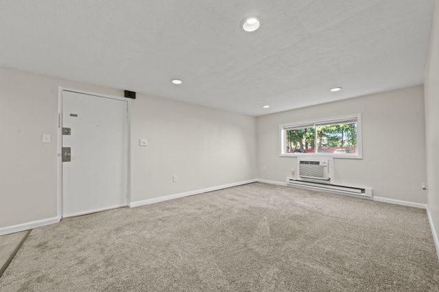11 Glen Ave 28, Chelmsford, MA 01824