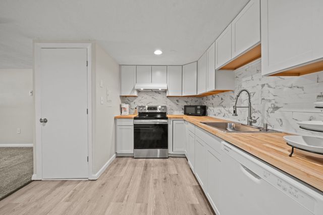 11 Glen Ave 28, Chelmsford, MA 01824