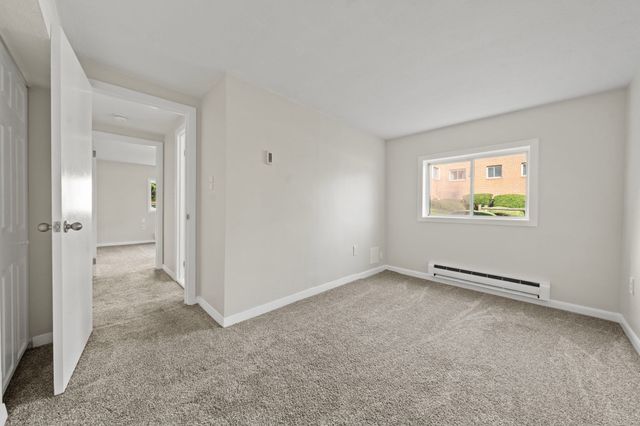 11 Glen Ave 28, Chelmsford, MA 01824